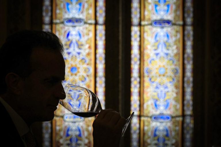 Consumo global de vinho atinge mínimos de 1957 mas em Portugal sobe