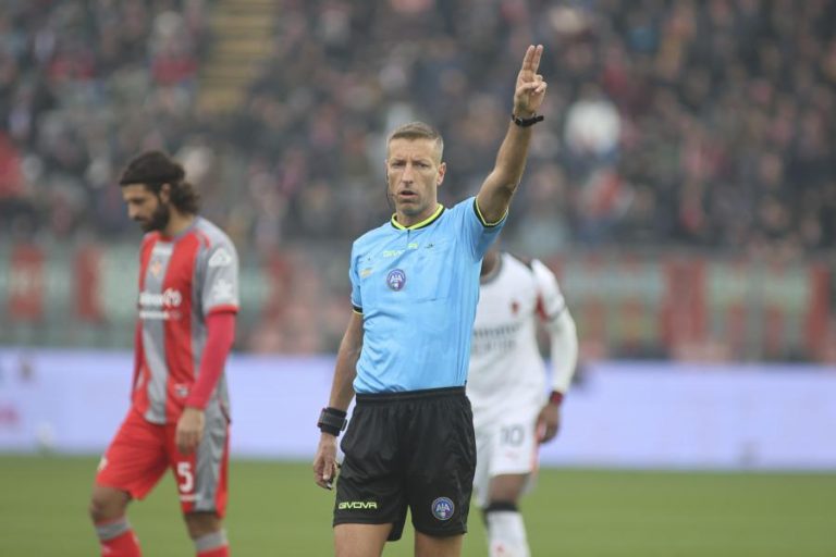 Italiano Davide Massa arbitra visita do Sporting de Braga a Friburgo