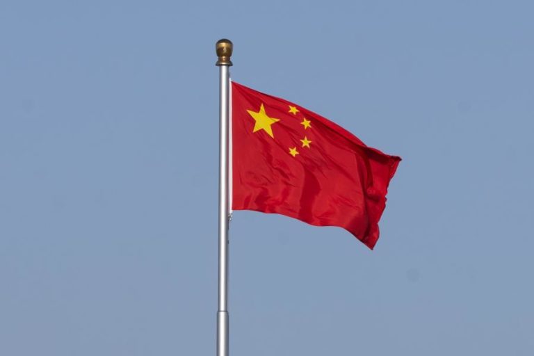 Pequim bloqueia sanções de Washington contra empresas chinesas por ligação a Irão