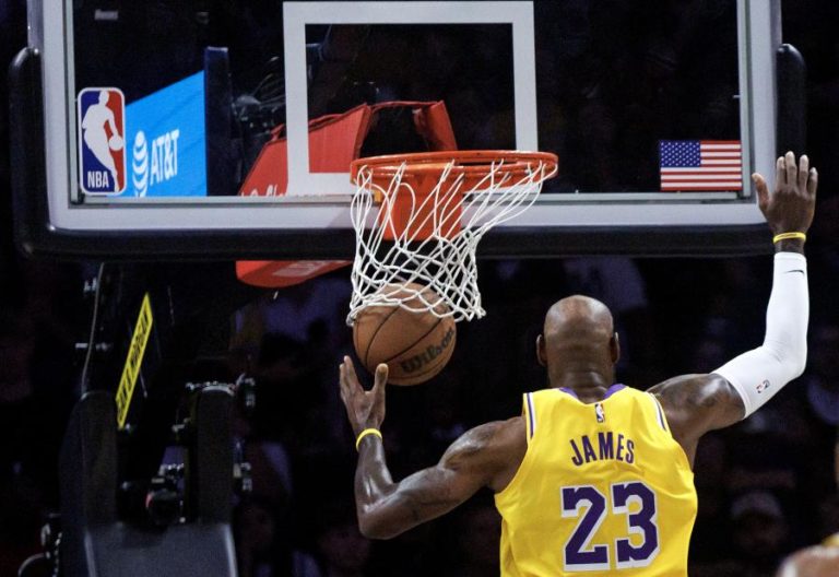 Lakers superam Rockets e marcam encontro com os Thunder, campeões da NBA
