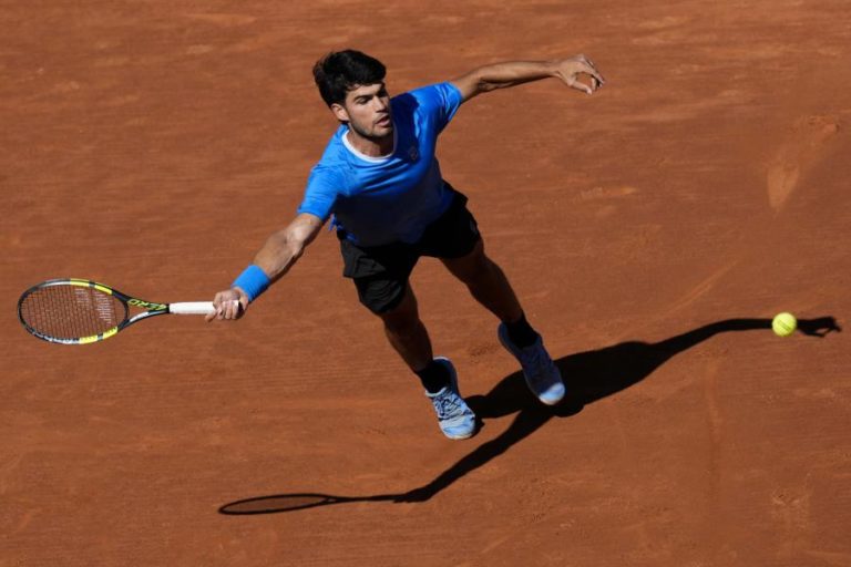 Tenista espanhol Carlos Alcaraz ausente de Wimbledon devido a lesão no pulso