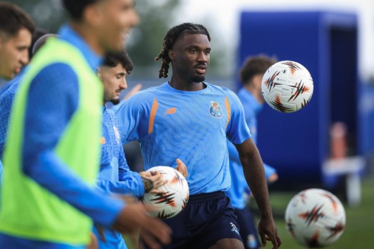 Avançado nigeriano Terem Moffi sai do FC Porto após empréstimo