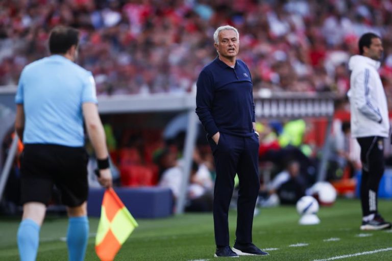 Mourinho reconhece que Benfica é favorito ao segundo lugar da I Liga