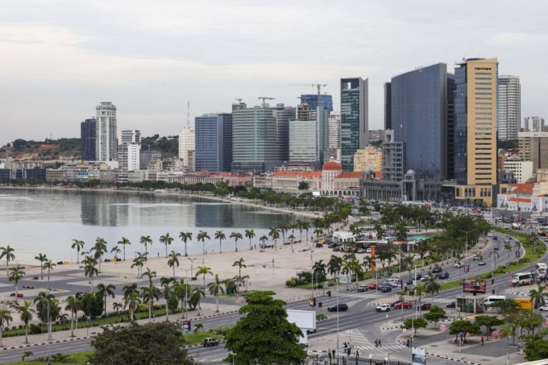 FMI prevê crescimento de 2,3% em Angola este ano devido à queda das receitas petrolíferas