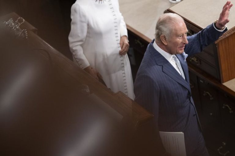 Carlos III diz que Bermudas são “membro muito querido e importante” da família britânica