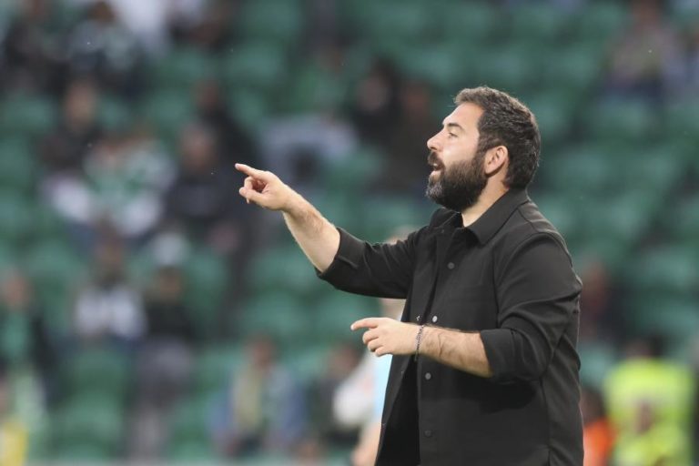 Técnico quer Tondela com “cabeça fria e coração quente” na ida ao Arouca