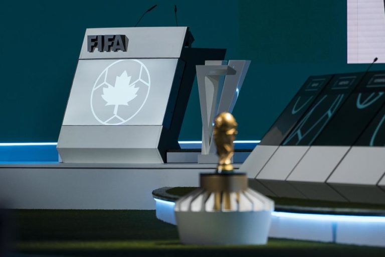 Três cerimónias de abertura do Mundial de futebol sendo uma por cada país organizador