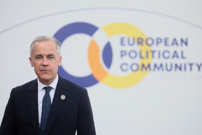 PM do Canadá recusa mundo “fechado e brutal” e submissão a potências