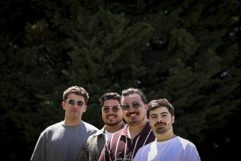 Vizinhos fazem hoje “uma hora e tal de caminho” para celebrar edição do álbum de estreia