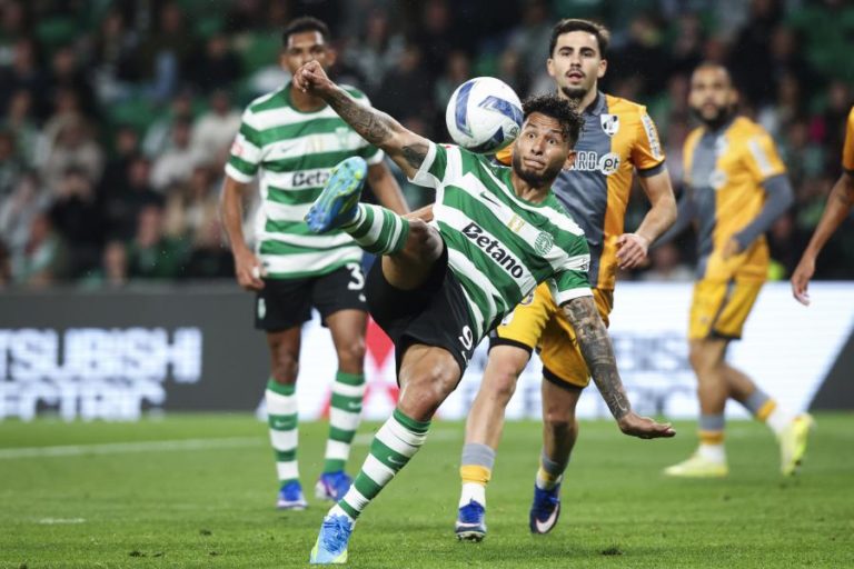 Sporting goleia Vitória de Guimarães e iguala Benfica no segundo lugar