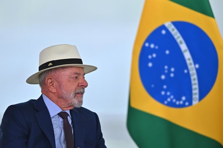 Lula da Silva chega aos EUA para discutir dossiers difíceis com Donald Trump