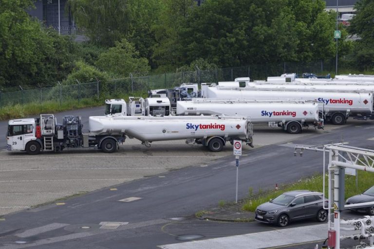 Preço do petróleo Brent sobe 4,5% para 105,81 dólares o barril