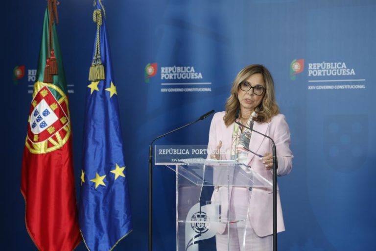 Governo volta a aprovar regime de trabalho para médicos tarefeiros