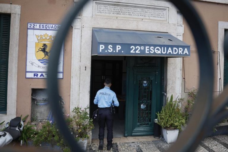 Quatro polícias do caso da esquadra do Rato em preventiva que pode passar a domiciliária