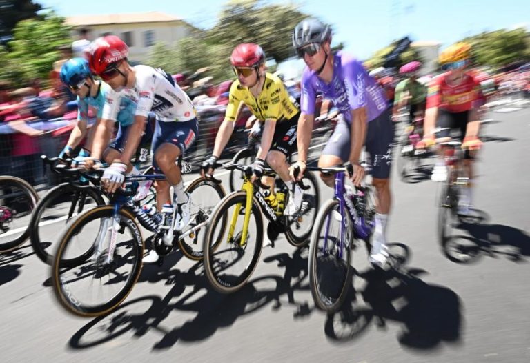 Giro: Jhonatan Narváez conquista quarta etapa e Ciccone veste a ‘maglia rosa’