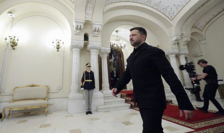 Ucrânia: Zelensky pede a Trump que aborde a invasão russa com Xi Jinping