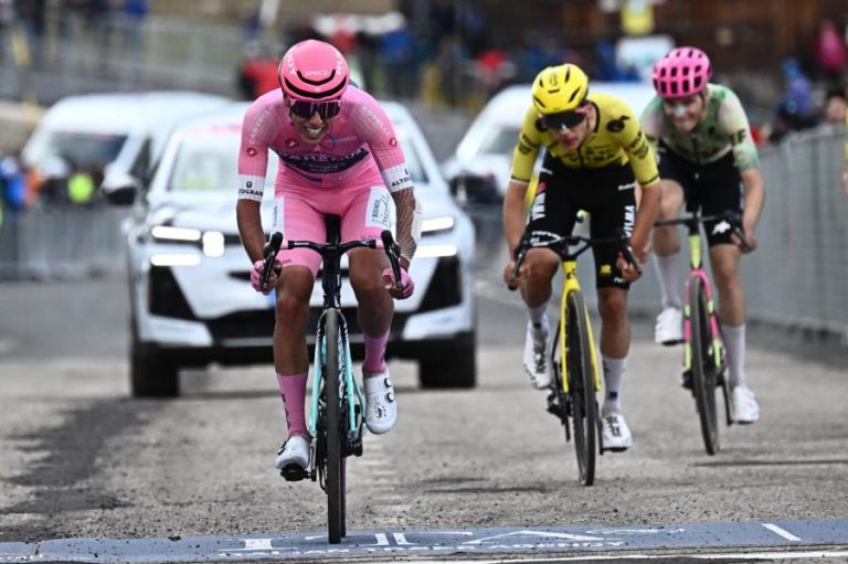 Vingegaard completa trilogia no Blockhaus, mas Eulálio segura a liderança na Volta a Itália