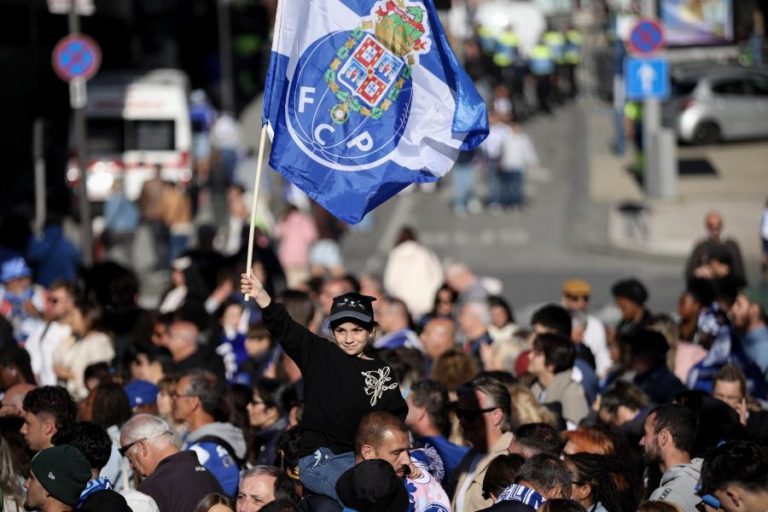 FC Porto campeão: Milhares na Ribeira fizeram a festa do 31