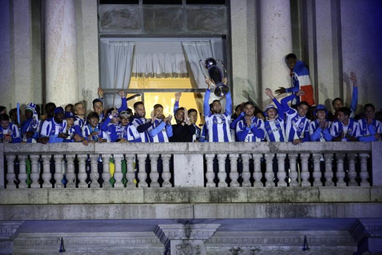 Da Ribeira aos Aliados, cidade e clube unem-se para comemorar 31.º título do FC Porto