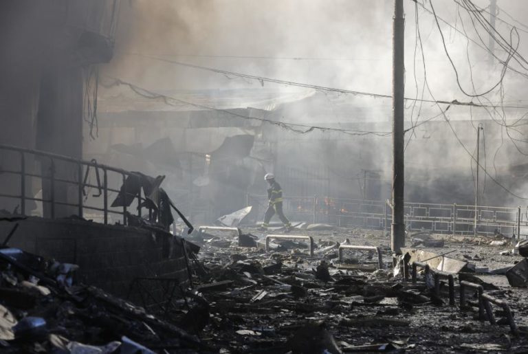 Rússia avisa estrangeiros para saírem de Kiev devido a novos ataques