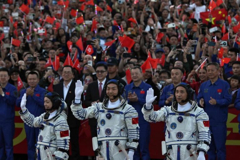China envia astronauta para o espaço por um ano