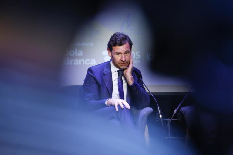 André Villas-Boas vê legado dos falecidos Pinto da Costa e Jorge Costa honrado