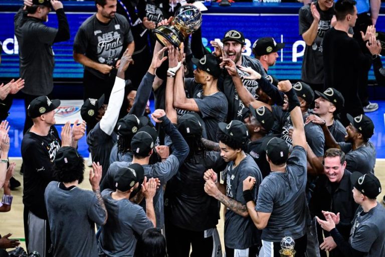 San Antonio Spurs vencem os Thunder e estão na final da NBA