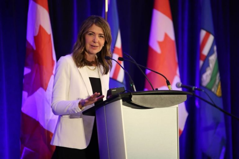 Alberta abre caminho ao referendo