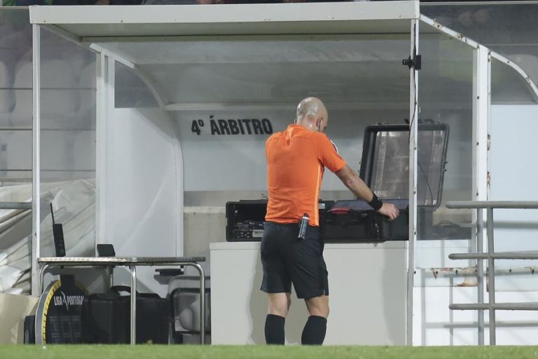 Clubes aprovam inclusão dos cantos no VAR e novo modelo para a Taça da Liga