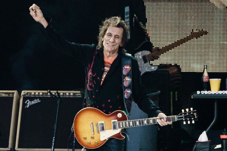 Guitarrista dos Rolling Stones Ronnie Wood atua em Lisboa em setembro