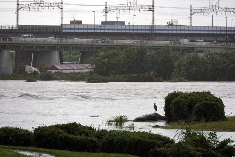 Tufão Jangmi deixa nove feridos e 47 mil casas sem energia no Japão