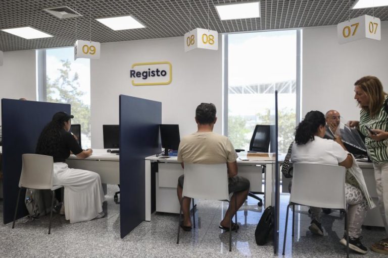 Greve dos registos e notariado com adesão de 52% – Ministério