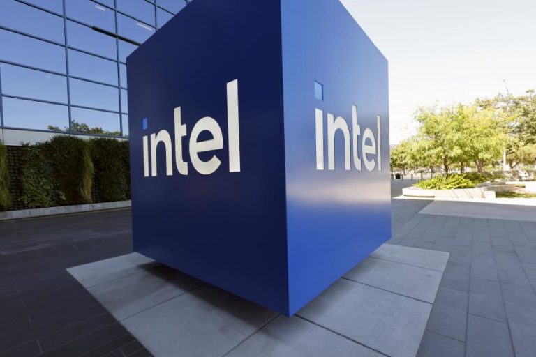 Intel fecha acordo com Foxconn para desenvolver sistemas de IA