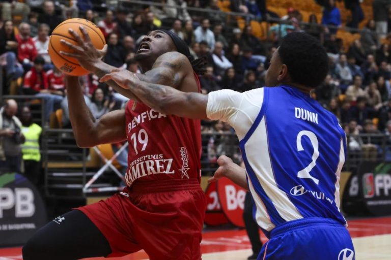 Benfica vence FC Porto no primeiro jogo da final do campeonato de basquetebol