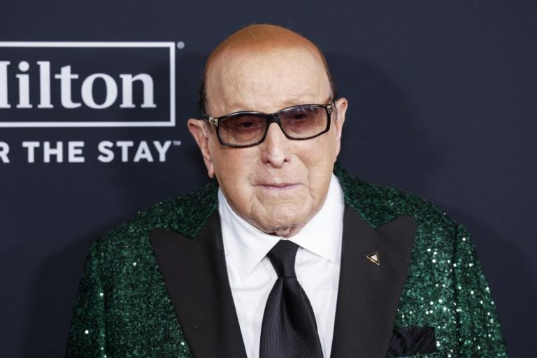 Morreu Clive Davis, o produtor que lançou músicos como Springsteen, Aretha e Whitney Houston