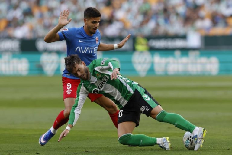 Avançado internacional português André Silva volta ao FC Porto nove anos depois