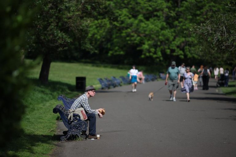 Alerta de “calor extremo” prolongado até sexta-feira em parte do Reino Unido