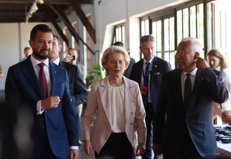 UE irá defender-se de desequilíbrios e sobrecapacidade no comércio global – von der Leyen