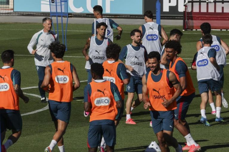 Seleção com plantel completo e sem limitações em treino vespertino