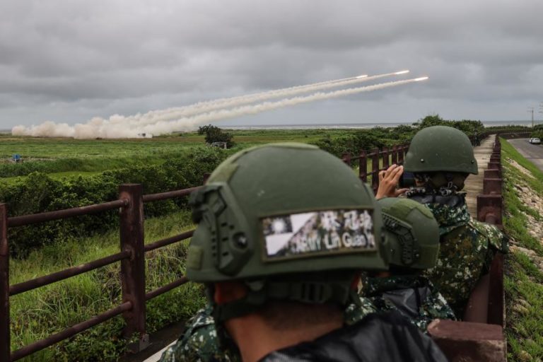 Taiwan alerta que tempo de resposta a ataque chinês está a diminuir