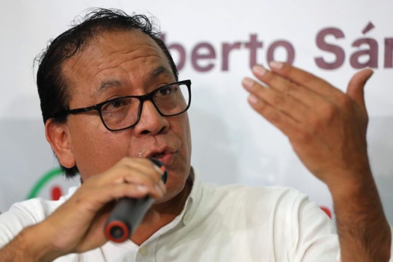 Apoiantes de Sánchez manifestam-se no Peru “em defesa do voto popular”