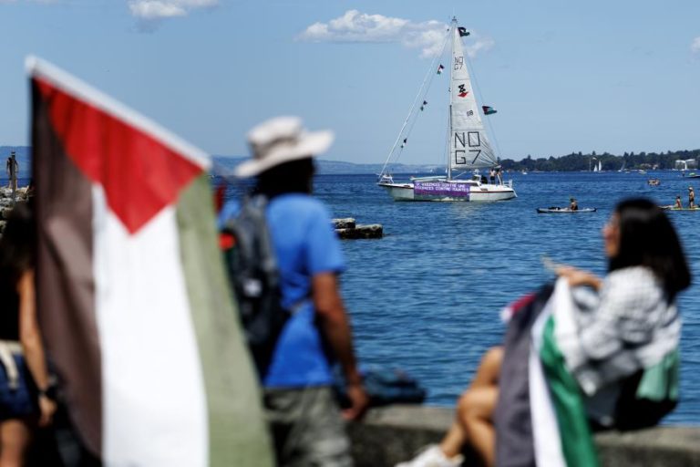 Flotilha humanitária diz que ativistas, incluindo portuguesa, vão ser libertados na Líbia