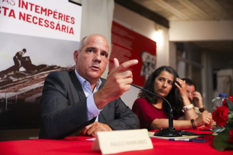 Raimundo acusa Chega de encenar negociação laboral e avisa que trabalhadores não desmobilizam