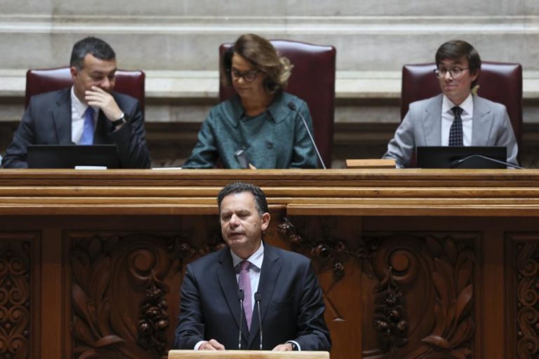 Montenegro desafia deputados a decidir entre “ambição” e “imobilismo e mediania” na lei laboral