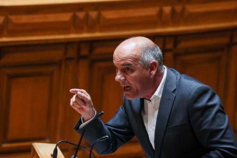 Raimundo sugere que Governo está combinado com o Chega para rever Código do Trabalho