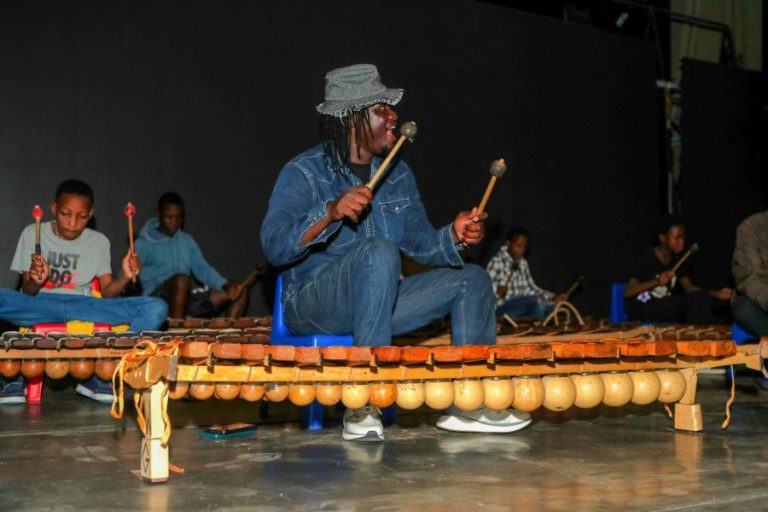 Xiquitsi leva timbila aos grandes palcos e projeta cultura moçambicana além-fronteiras