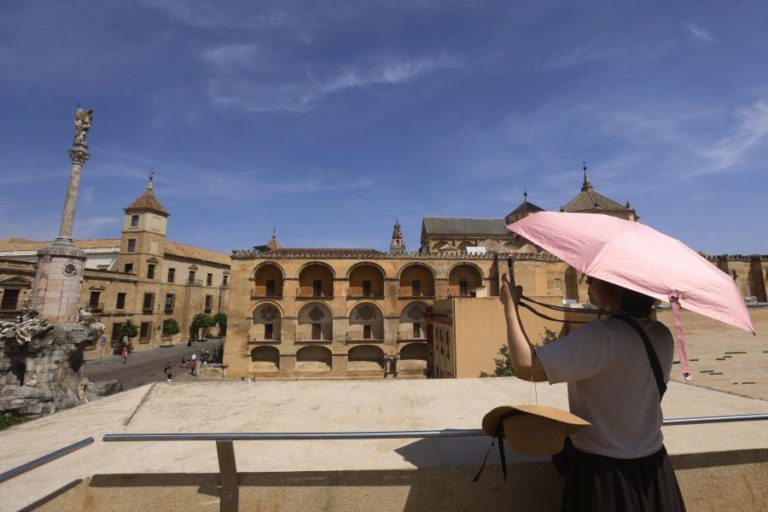 Pelo menos 212 mortes atribuíveis ao calor em Espanha desde domingo