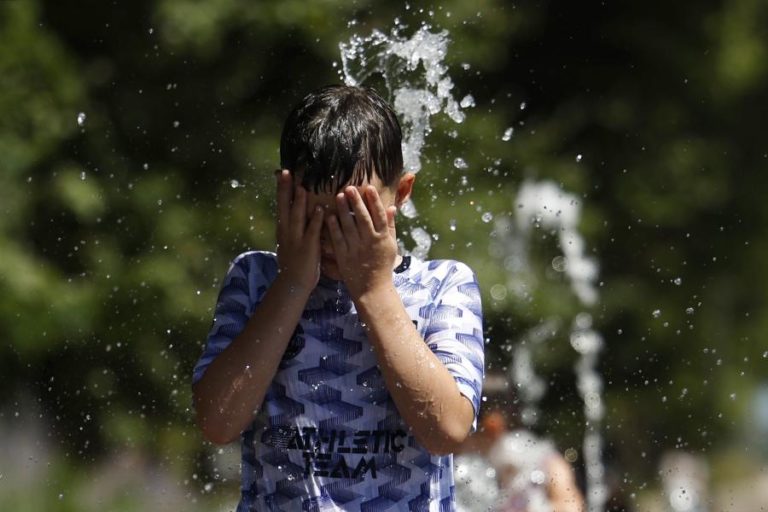 Quase 70 mil pessoas sem energia em França devido a apagão provocado pelo calor