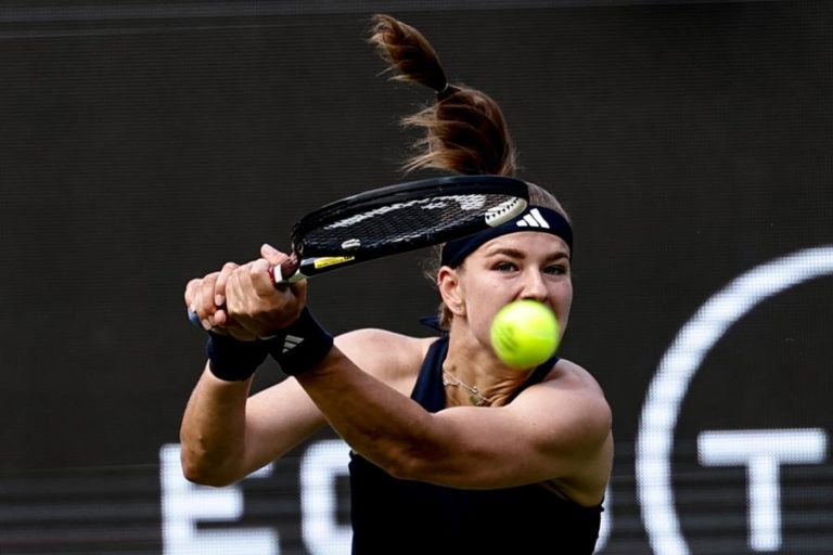Tenista Karolina Muchova campeã em Bad Homburg após desistência de Osaka