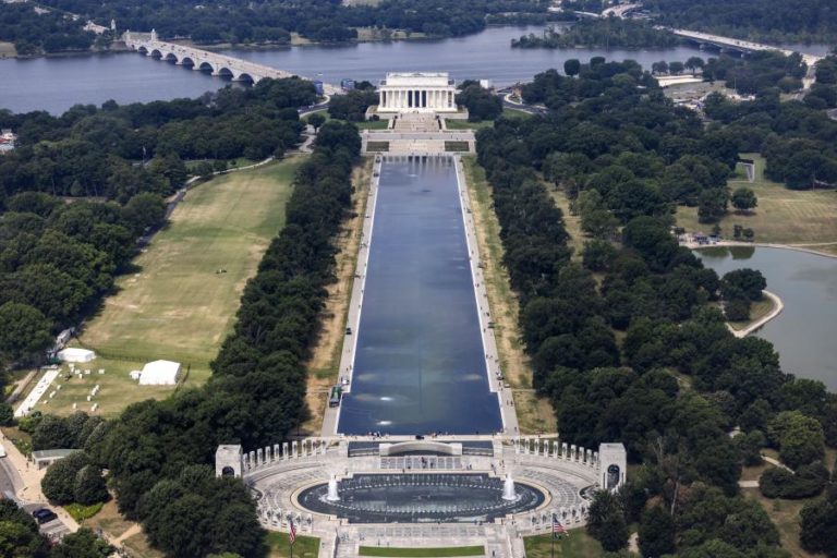 Autoridades patrulham espelho de água do Lincoln Memorial alvo de reparações